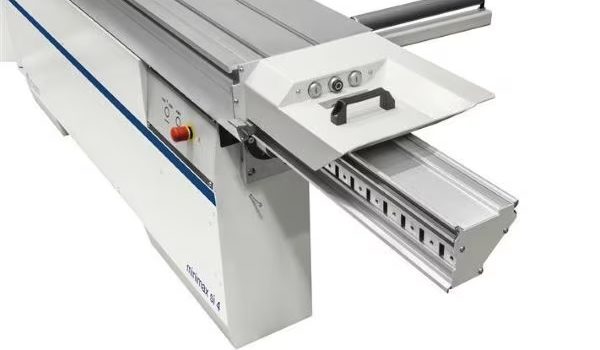 scm-minimax-si4-panel-saw-1